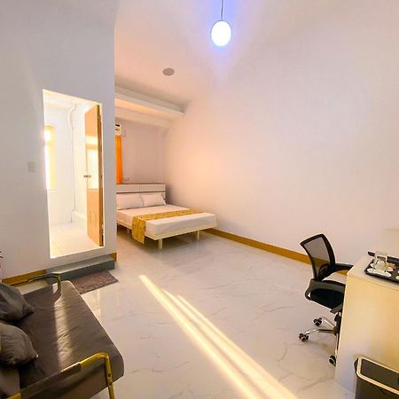 Legends Hotel & Restaurant - Lemery And Taal Esterno foto