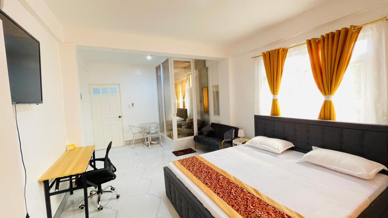 Legends Hotel & Restaurant - Lemery And Taal Esterno foto
