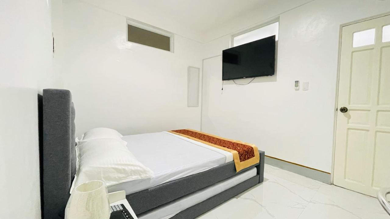 Legends Hotel & Restaurant - Lemery And Taal Esterno foto
