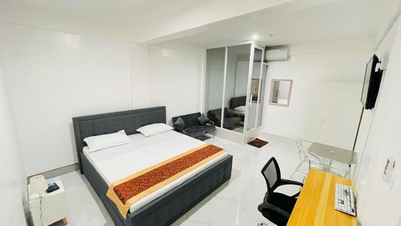 Legends Hotel & Restaurant - Lemery And Taal Esterno foto