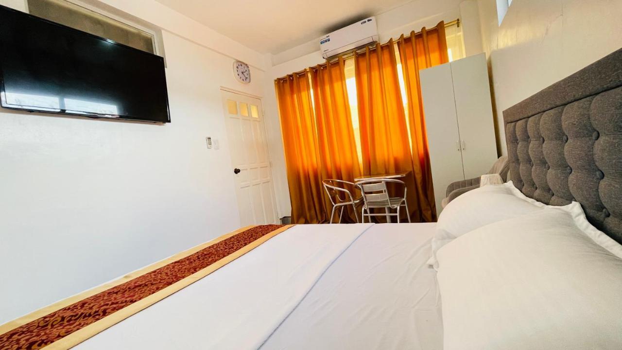 Legends Hotel & Restaurant - Lemery And Taal Esterno foto