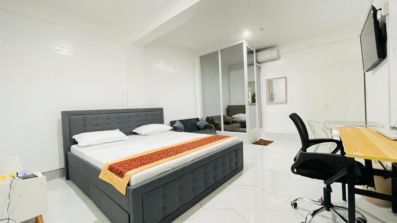 Legends Hotel & Restaurant - Lemery And Taal Esterno foto