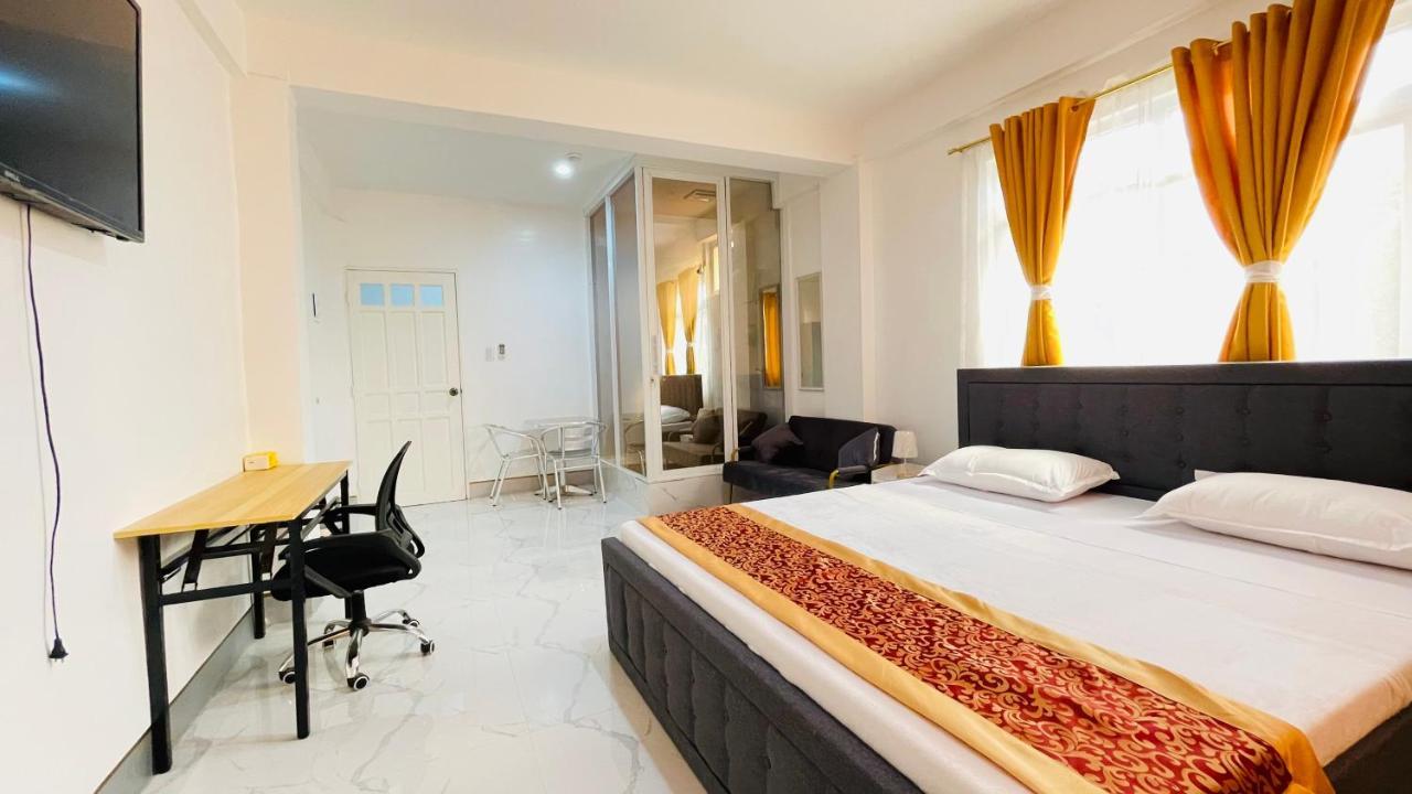 Legends Hotel & Restaurant - Lemery And Taal Esterno foto