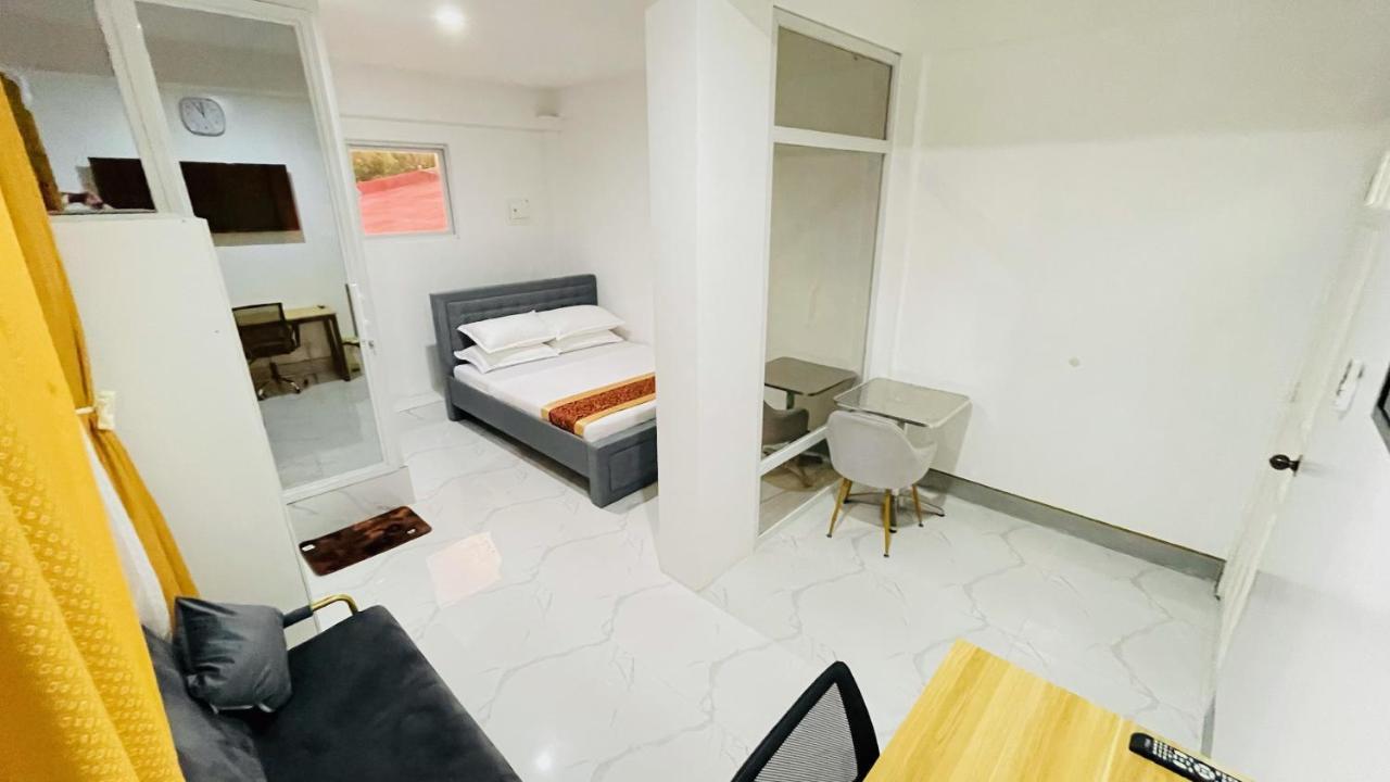 Legends Hotel & Restaurant - Lemery And Taal Esterno foto