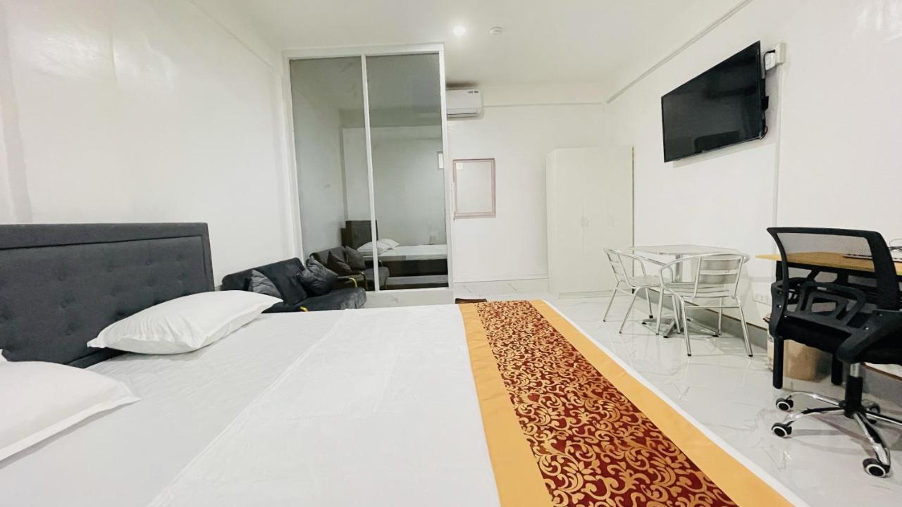 Legends Hotel & Restaurant - Lemery And Taal Esterno foto