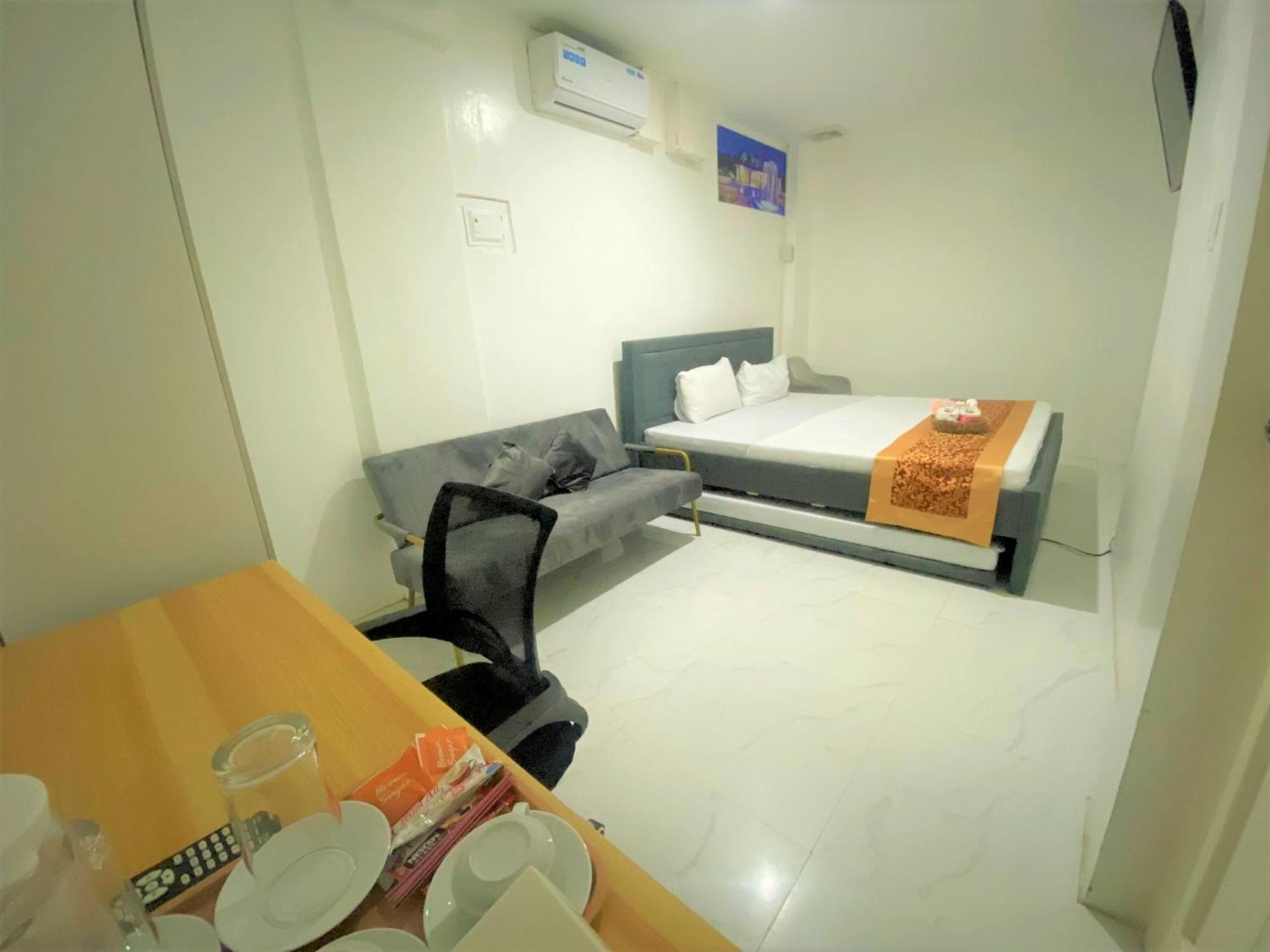 Legends Hotel & Restaurant - Lemery And Taal Esterno foto
