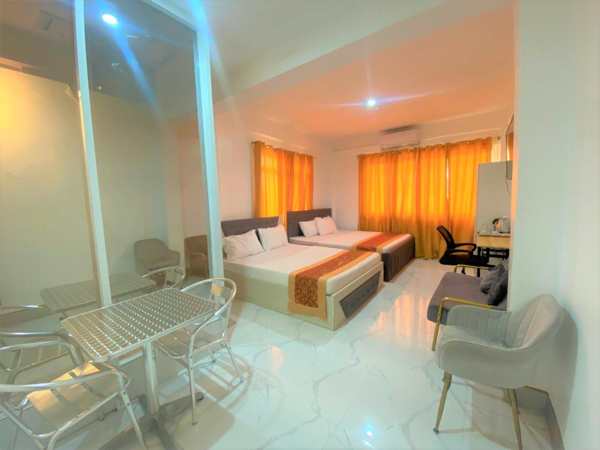 Legends Hotel & Restaurant - Lemery And Taal Esterno foto