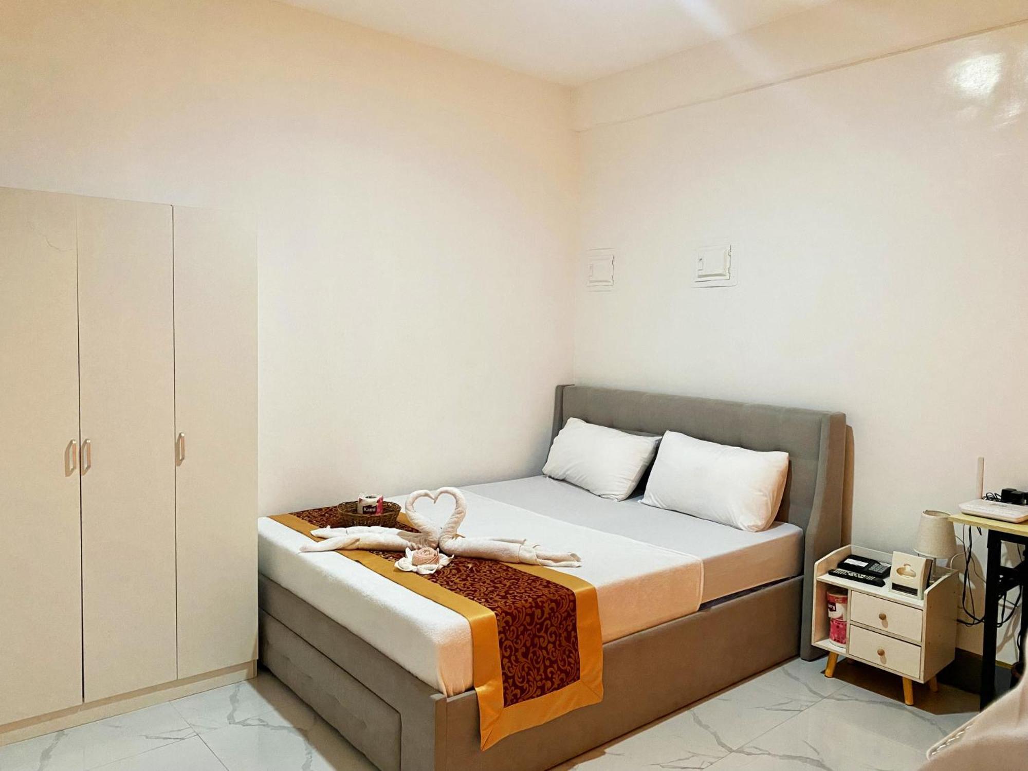 Legends Hotel & Restaurant - Lemery And Taal Esterno foto