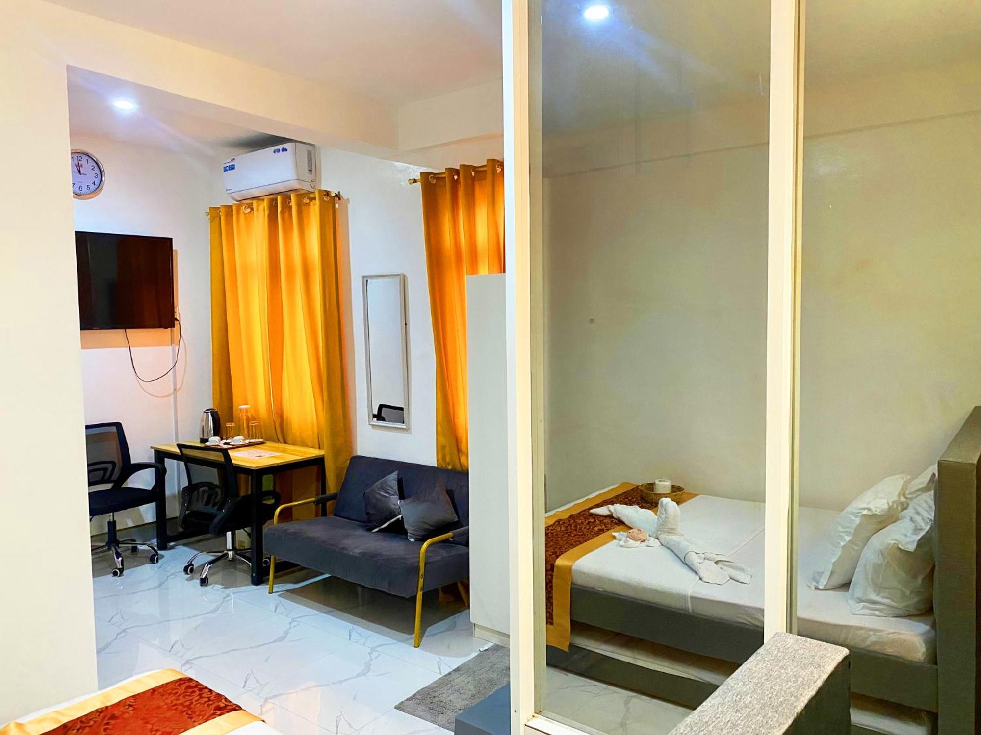 Legends Hotel & Restaurant - Lemery And Taal Esterno foto