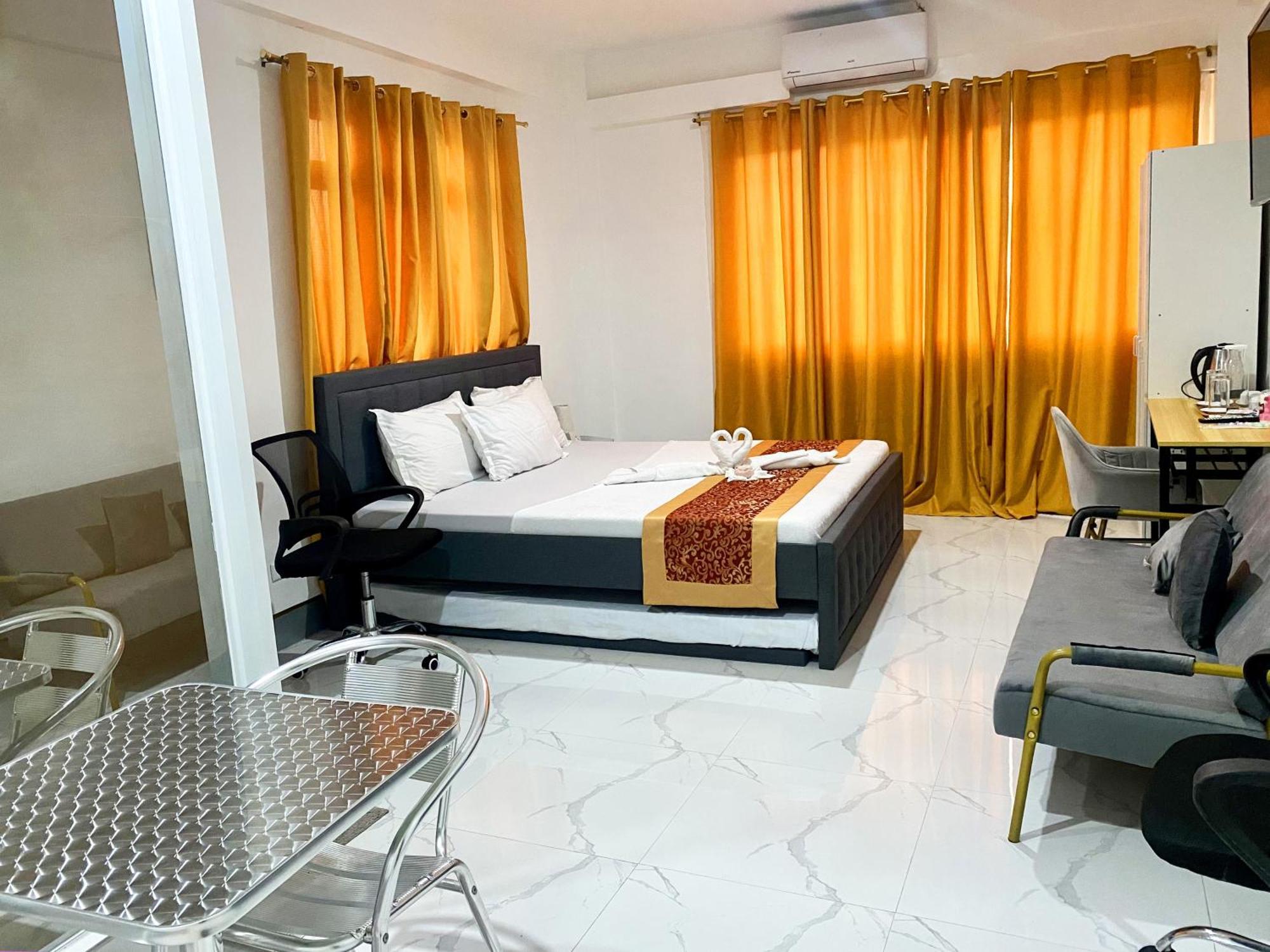 Legends Hotel & Restaurant - Lemery And Taal Esterno foto