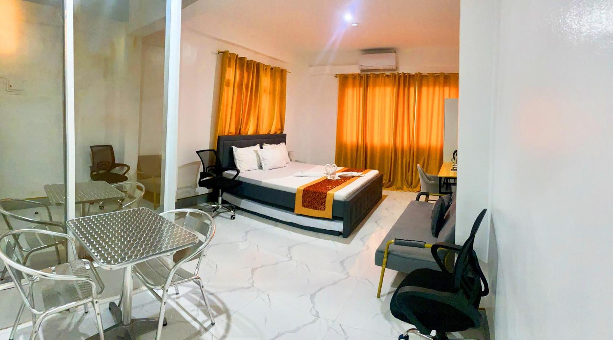 Legends Hotel & Restaurant - Lemery And Taal Esterno foto