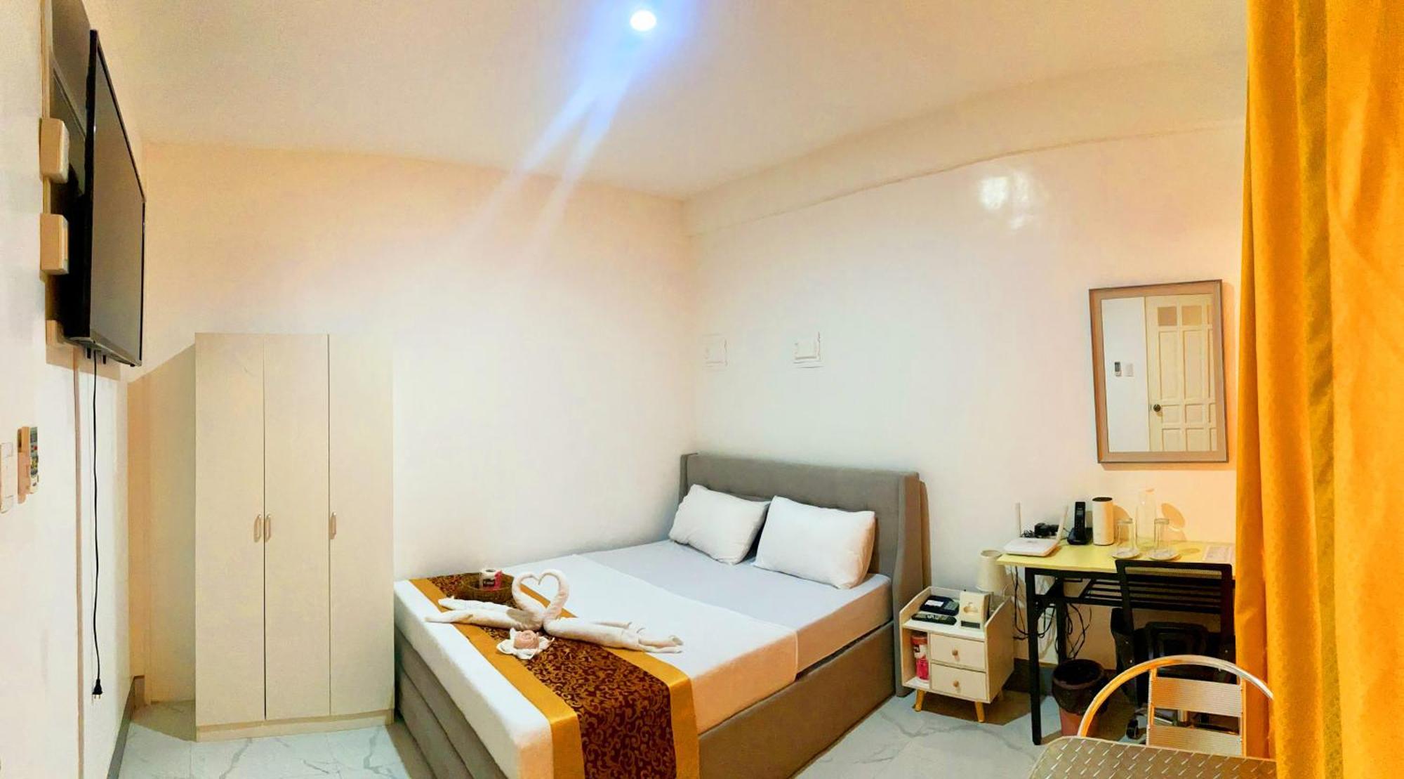 Legends Hotel & Restaurant - Lemery And Taal Esterno foto