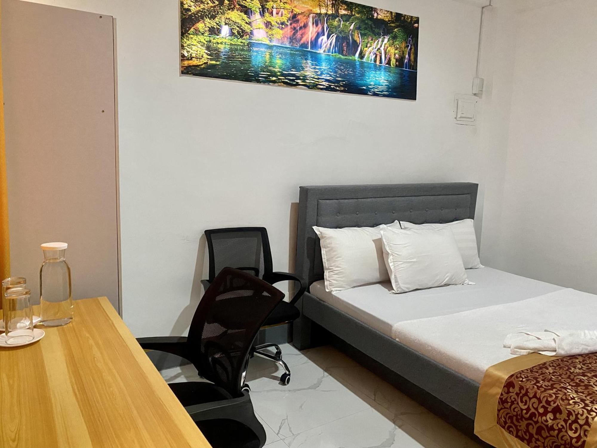 Legends Hotel & Restaurant - Lemery And Taal Esterno foto