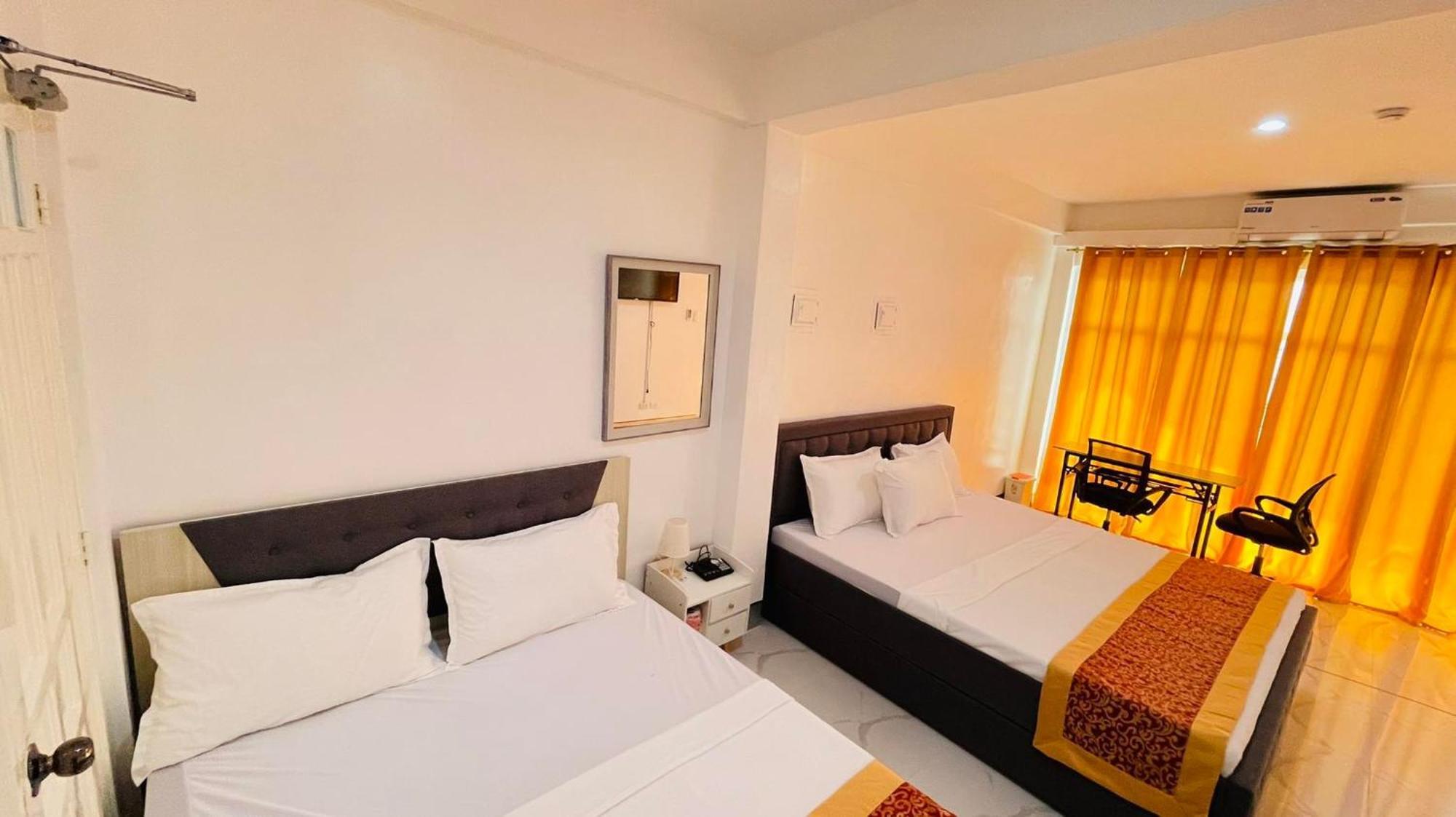 Legends Hotel & Restaurant - Lemery And Taal Esterno foto
