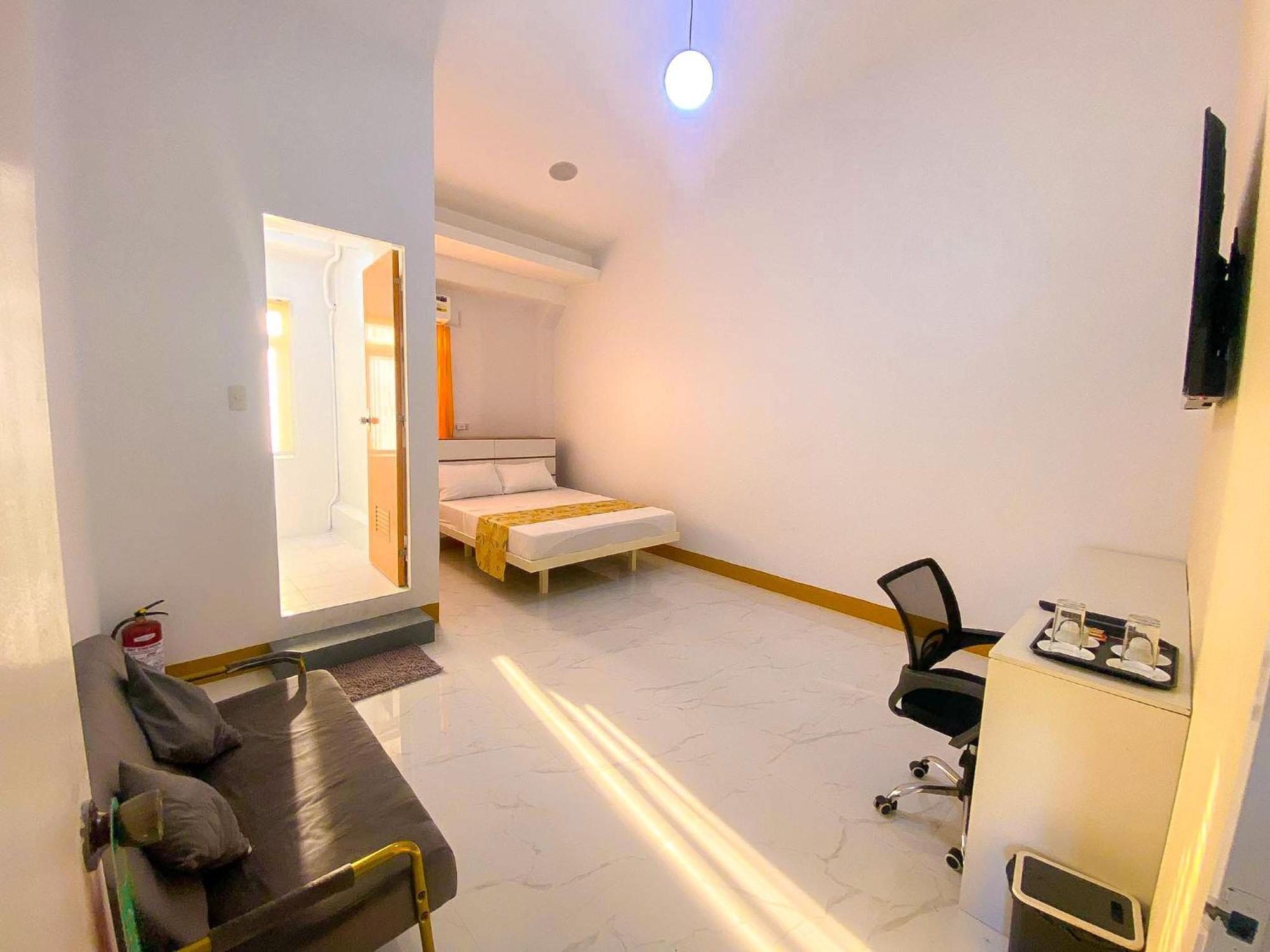 Legends Hotel & Restaurant - Lemery And Taal Esterno foto