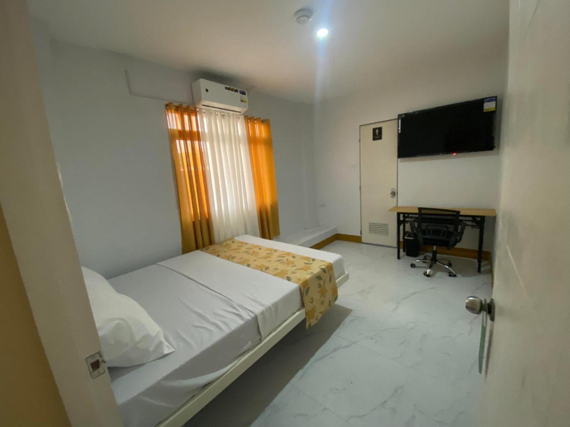 Legends Hotel & Restaurant - Lemery And Taal Esterno foto